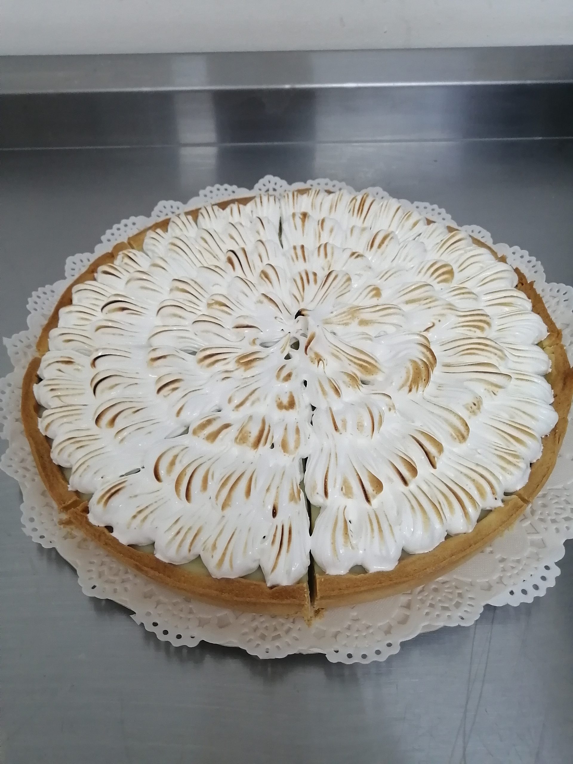 Pie de limón con merengue tostado artesanal
